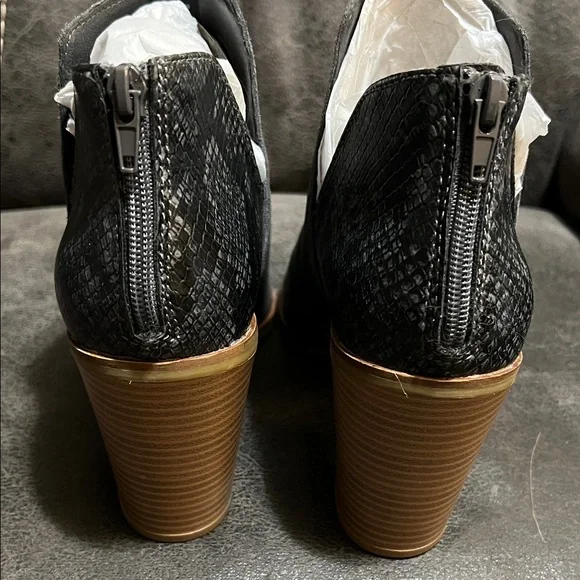 Dolce Vita Charcoal Suede Ankle Booties - Picture 3 of 9